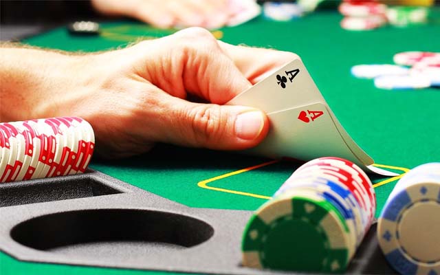 Tìm hiểu khái niệm và cách chơi Texas Holdem Poker